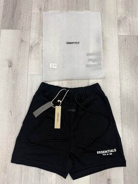 🖤Fear of God Essentials Black sweat Shorts Size L NWT